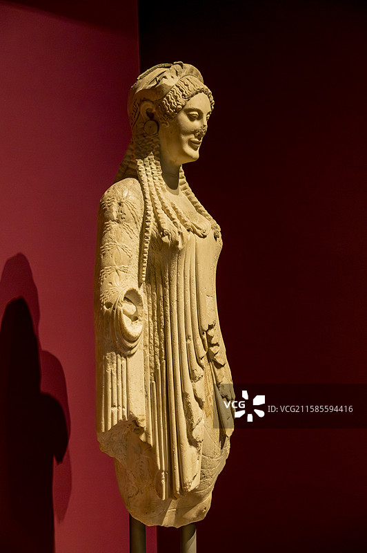 上海世博会博物馆《希腊人：从阿伽门农到亚历山大》展出文物——大理石和科莱女性立像图片素材