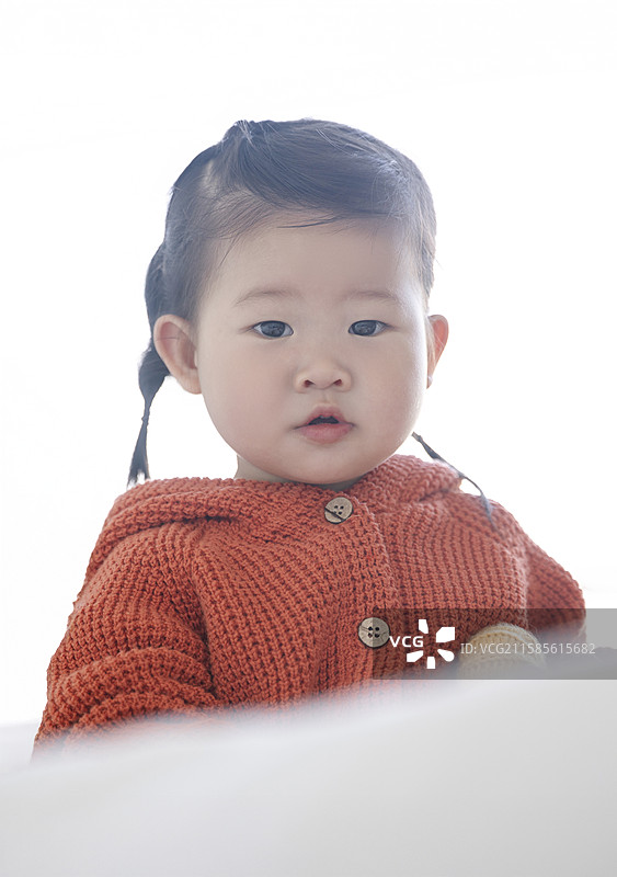 可爱淡定的清纯小女孩特写图片素材