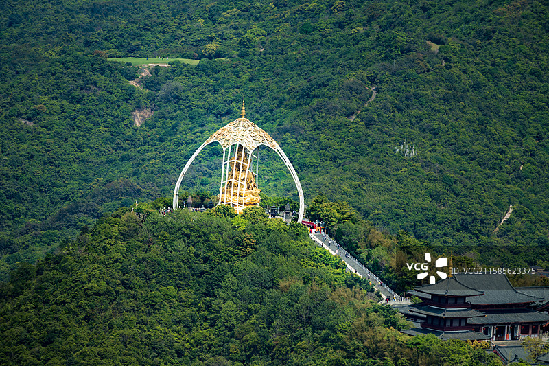 云端佛国·金顶沐光-在深圳梅沙尖山顶拍到大华兴寺四面观音宝像图片素材