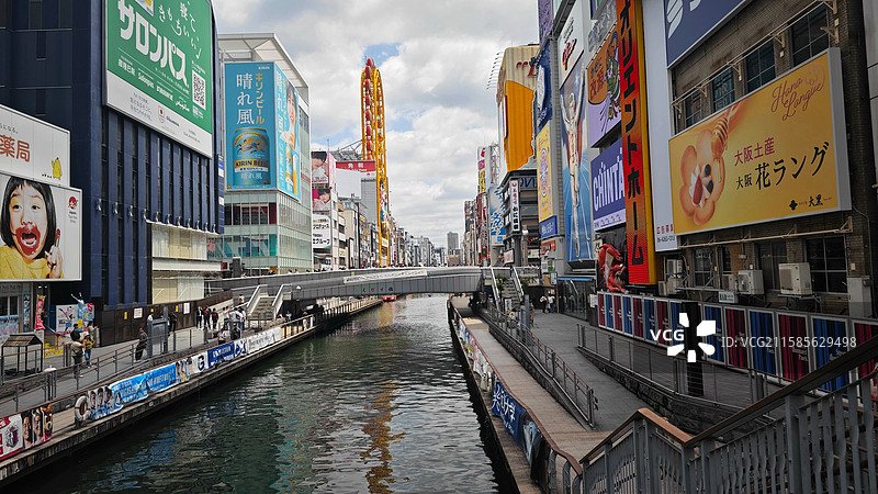 大阪心斋桥是大阪著名商业购物区，以心斋桥筋商店街为中心，汇聚众多店铺，美食丰富，氛围繁华图片素材