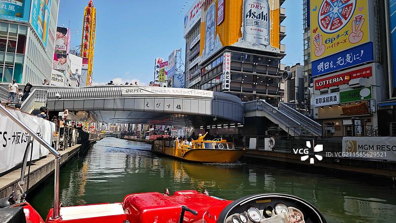 大阪心斋桥是大阪著名商业购物区，以心斋桥筋商店街为中心，汇聚众多店铺，美食丰富，氛围繁华图片素材