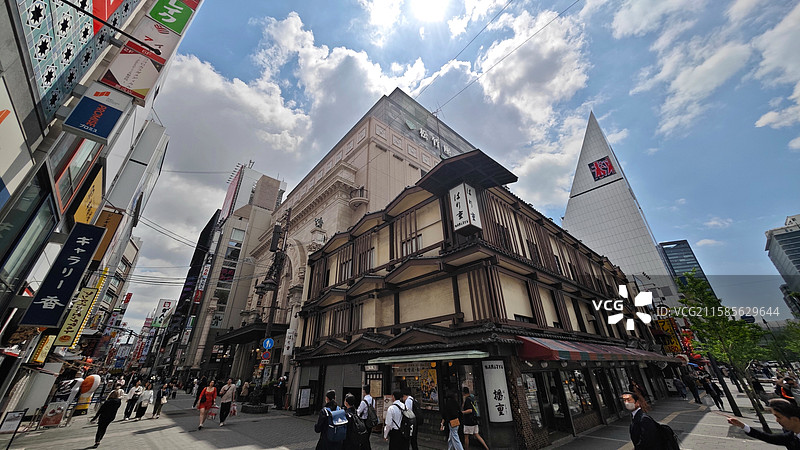 大阪心斋桥是大阪著名商业购物区，以心斋桥筋商店街为中心，汇聚众多店铺，美食丰富，氛围繁华图片素材