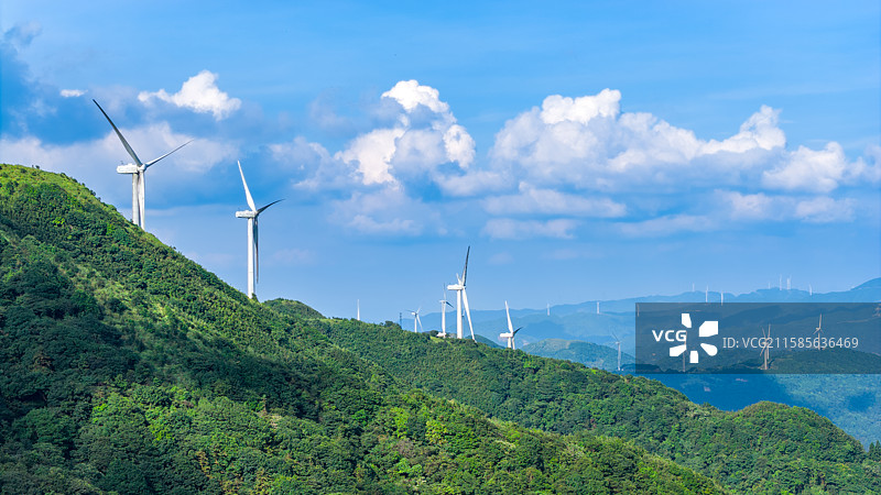 航拍广西玉林大容山风力发电场风光图片素材