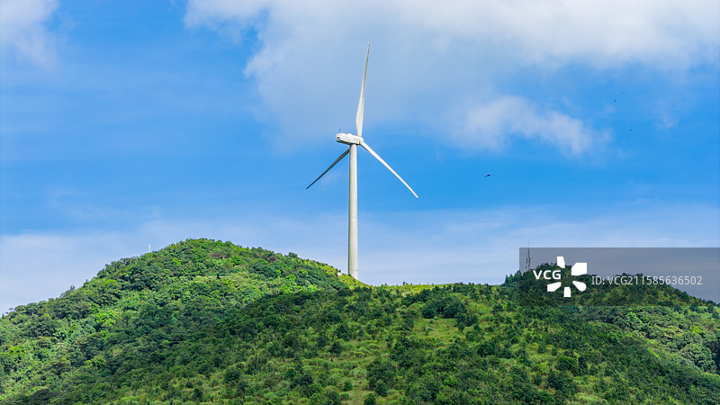 航拍广西玉林大容山风力发电场风光图片素材