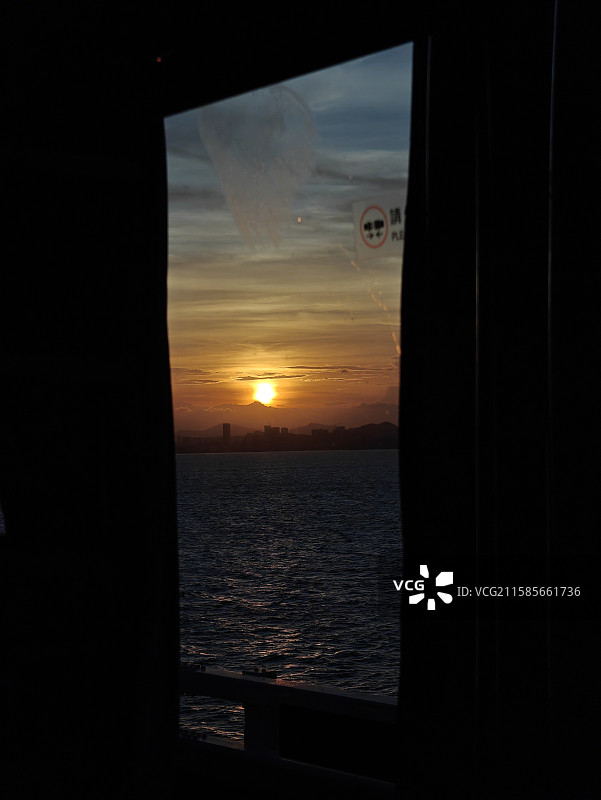 港珠澳大桥金巴车上偶遇一场美丽日落图片素材