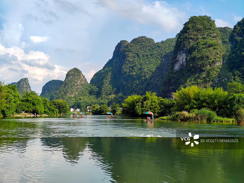 桂林阳朔遇龙河漂流旅游图片素材
