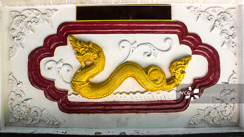 泰国寺庙中的泰国特色的十二生肖雕像-龙图片素材