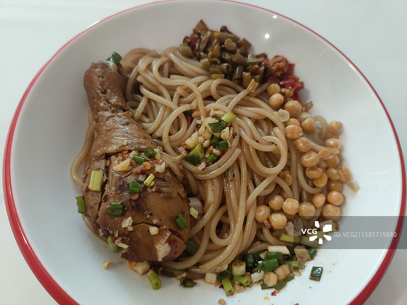 一碗鸡腿卤粉图片素材