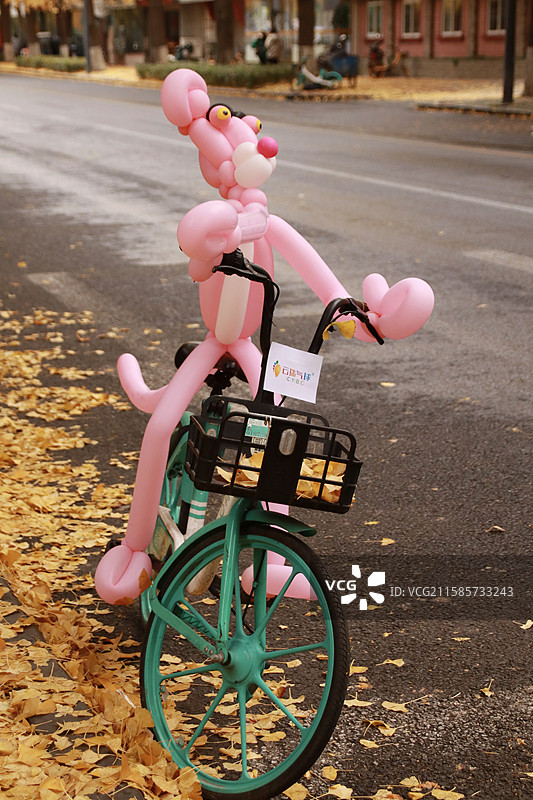 气球人骑自行车图片素材