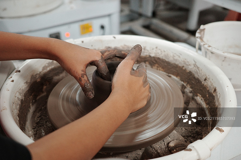 陶艺制作特写图片素材