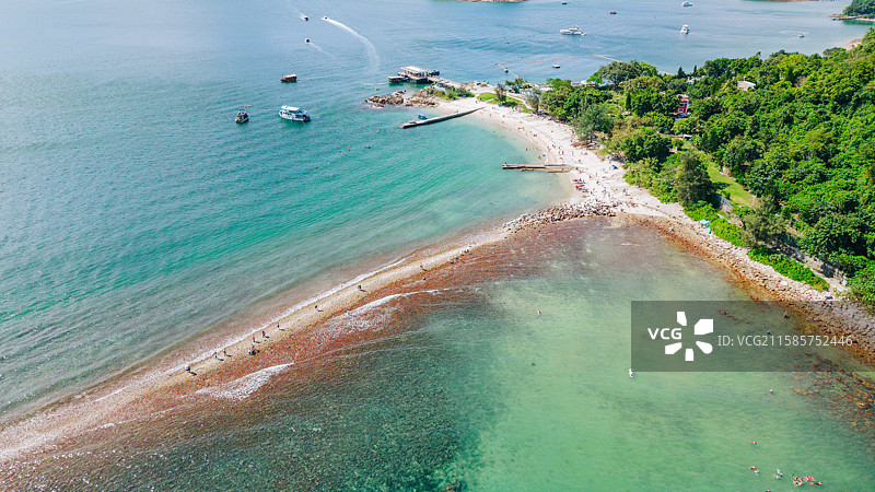 航拍中国香港自然风光：西贡桥咀洲岛，厦门湾（半月湾）图片素材
