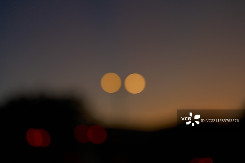 夜光斑影：城市灯光的朦胧美学图片素材