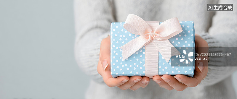 【AI数字艺术】轻柔光线下双手捧着的礼物图片素材
