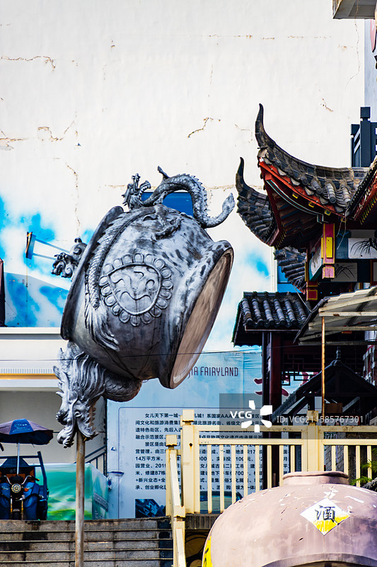 恩施土家女儿城茶壶雕塑图片素材