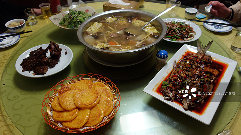 湖北省十堰市丹江口市武当山美食：竹溪蒸盆酸萝卜杆炒肉丹江口翘嘴白浆巴馍图片素材