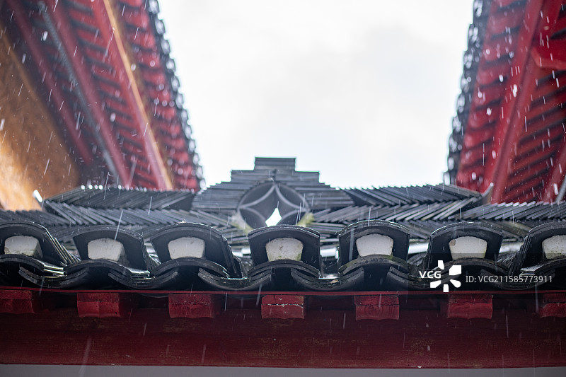 传统建筑雨水特写商业素材图片素材