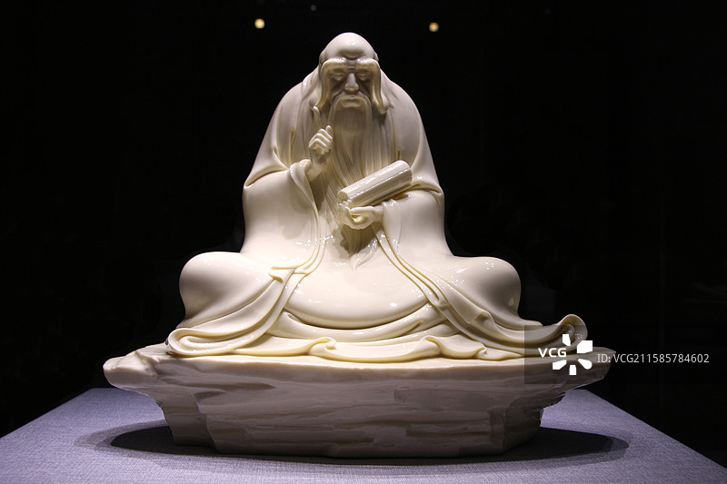 中华艺术宫 —— 《万象本色》‘中国白.德化瓷’上海艺术大展：博通古今图片素材