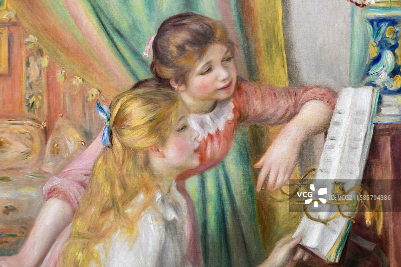 《弹钢琴的女孩》，奥古斯特•雷诺阿，1892年，布面油画，巴黎奥赛博物馆的艺术瑰宝，浦东美术馆图片素材