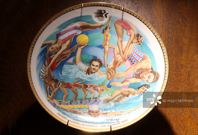 上海体育博物馆 —— 第二十三届夏季奥运会运动项目纪念瓷盘图片素材