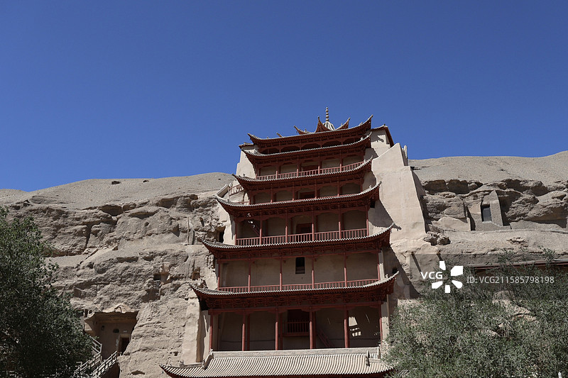 甘肃酒泉敦煌莫高窟九层楼图片素材