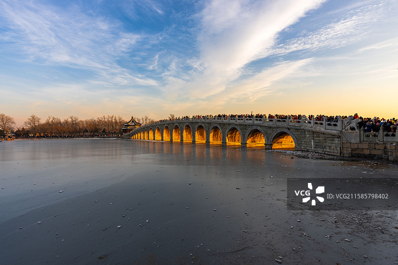 颐和园十七孔桥金光穿洞图片素材
