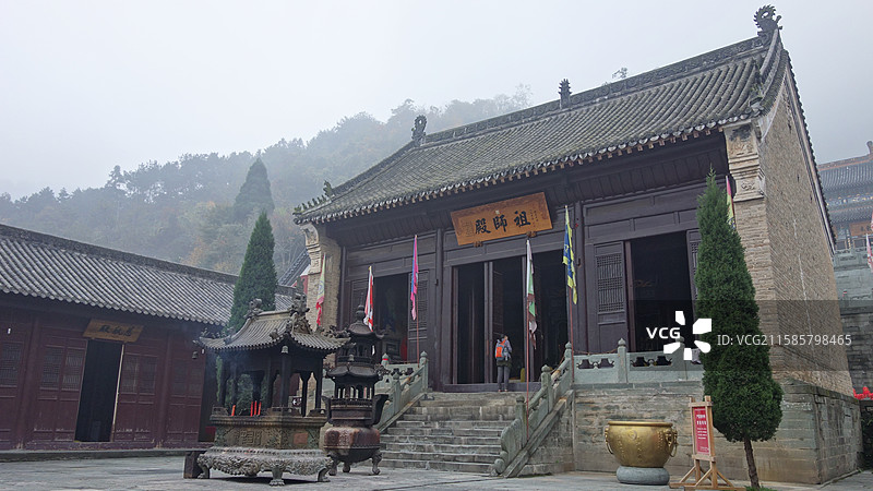 湖北省十堰市丹江口市武当山：琼台中观祖师殿图片素材
