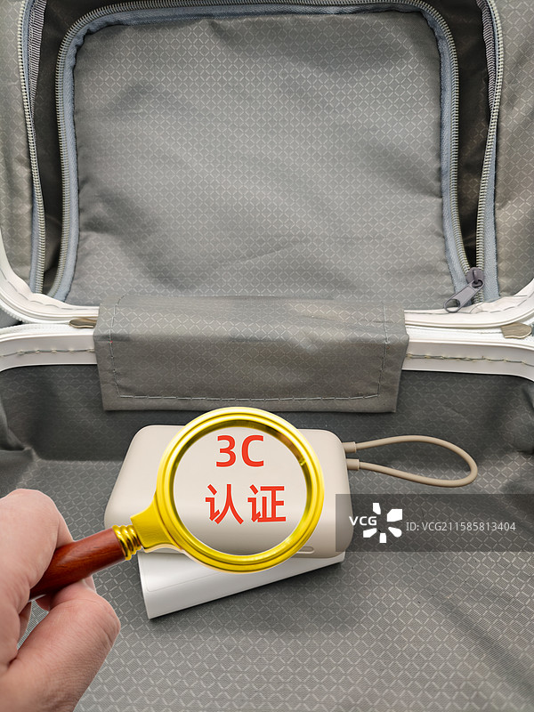行李充电宝3C认证检查，充电宝新规，充电宝安全性检查，充电宝爆炸，充电宝燃烧图片素材
