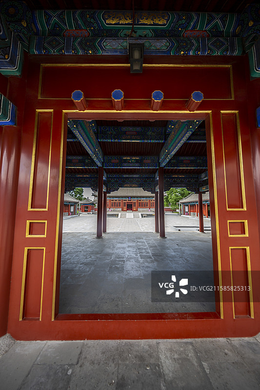 蓝天白云下的北京市通州区三庙一塔景区通州文庙：大成门（又称戟门）图片素材