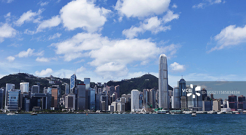 蓝天白云下的维多里亚港风景图片素材