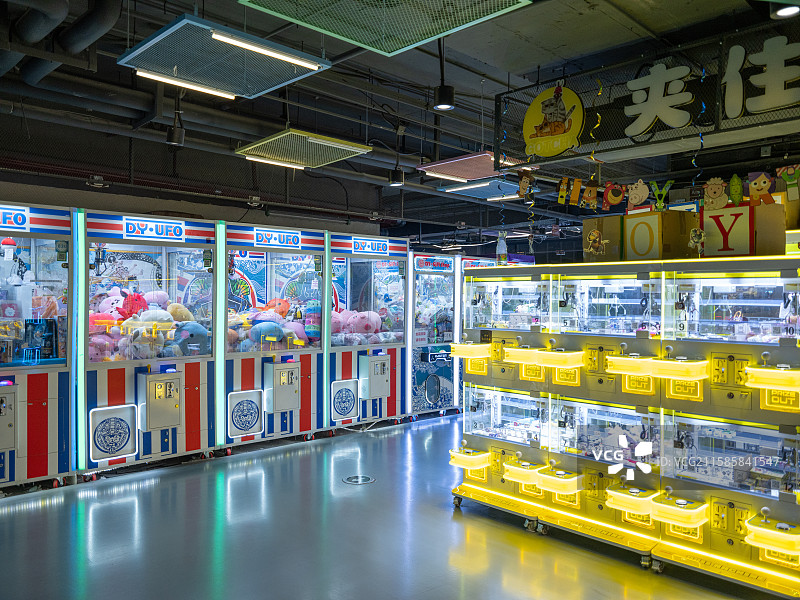商场里的抓娃娃机图片素材
