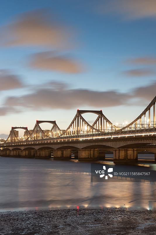 浙江杭州钱塘江畔日落夜晚城市风光图片素材