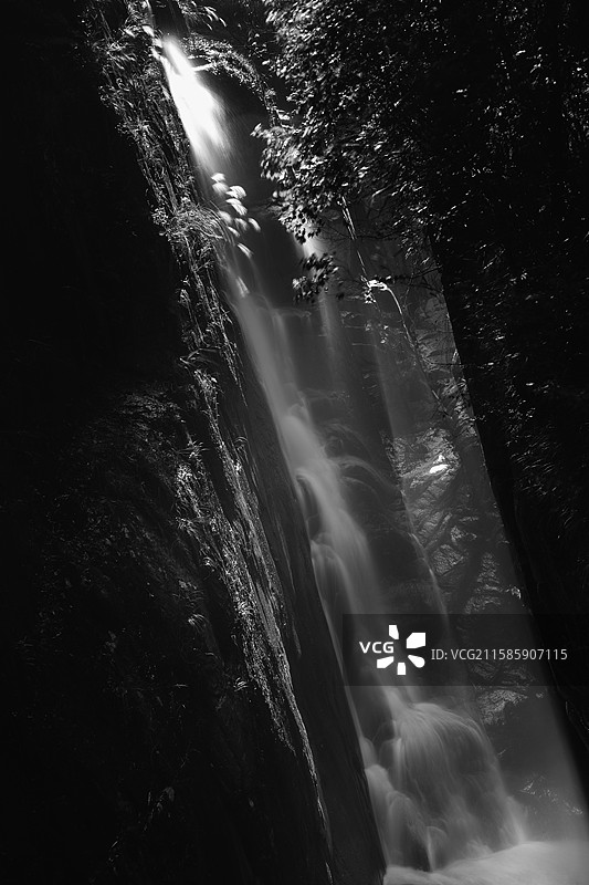 德化石牛山溪瀑长流图片素材