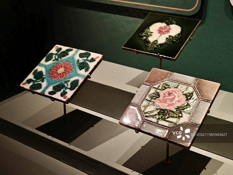 花卉纹方砖 20世纪初 新加坡国家博物馆藏 首都博物馆展览图片素材