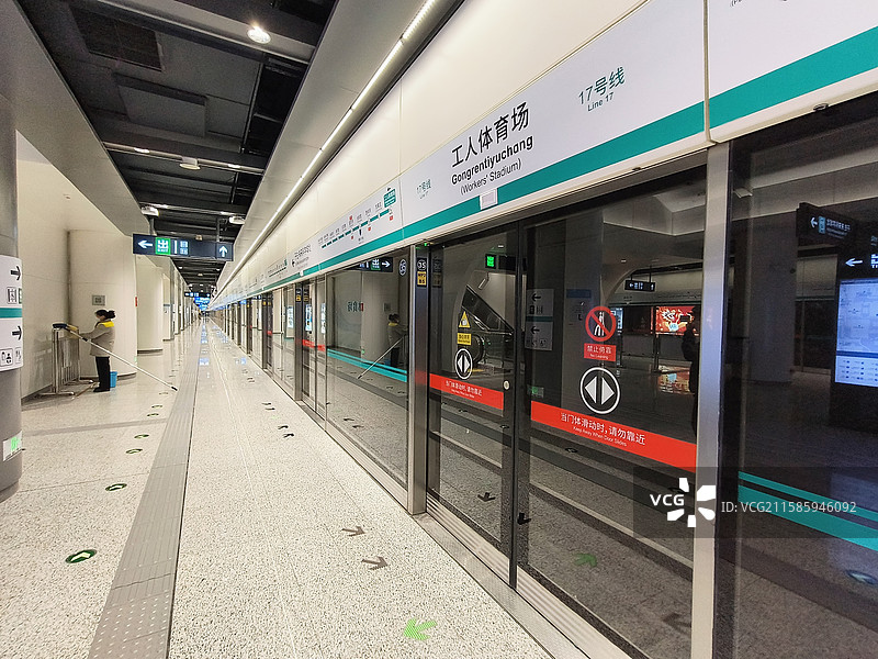 北京地铁十七号线无人场景图片素材