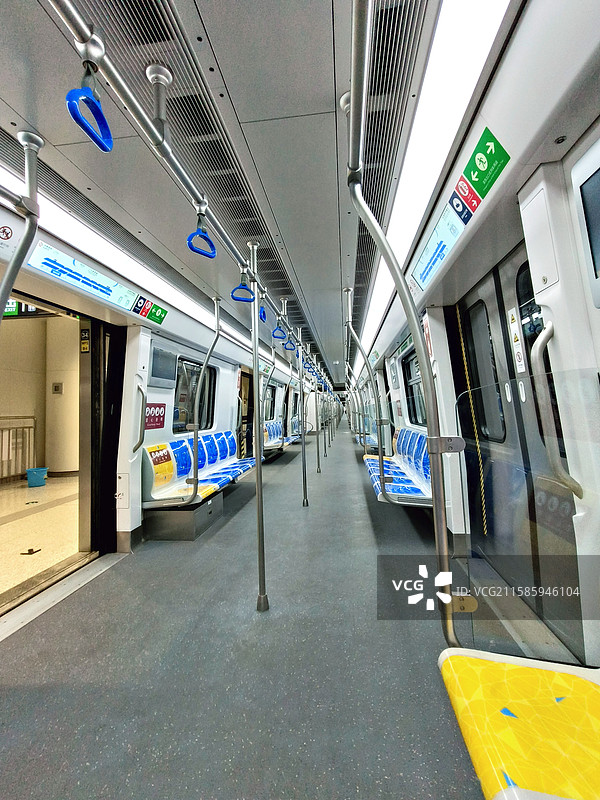 北京地铁十七号线空旷车厢图片素材
