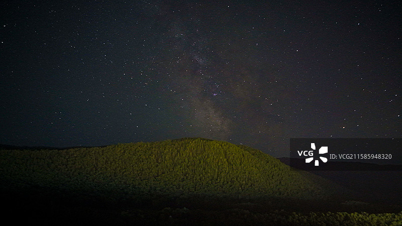 银河 星空 流星 禾木 阿勒泰地区图片素材