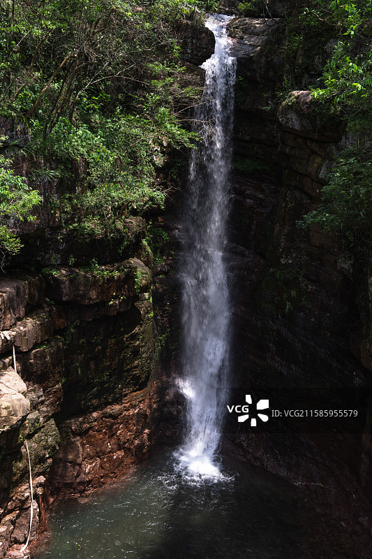 广西贵港市桂平市大藤峡景区里的雨丝洞瀑布图片素材