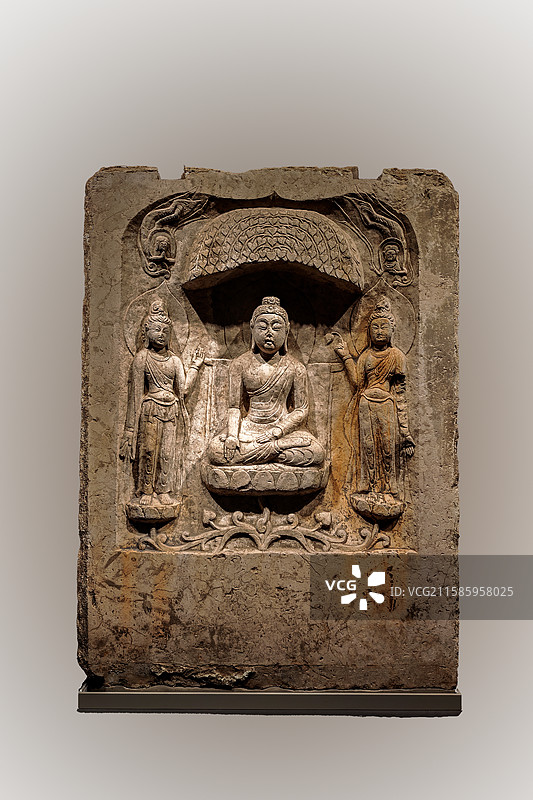 如来三尊佛龛，中国陕西省西安宝庆寺，唐代 8世纪，日本东京国立博物馆藏图片素材