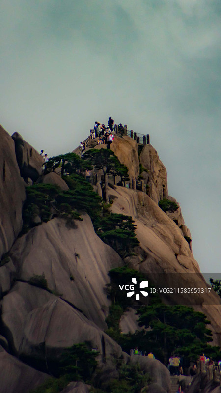 黄山天都峰鲫鱼背图片素材
