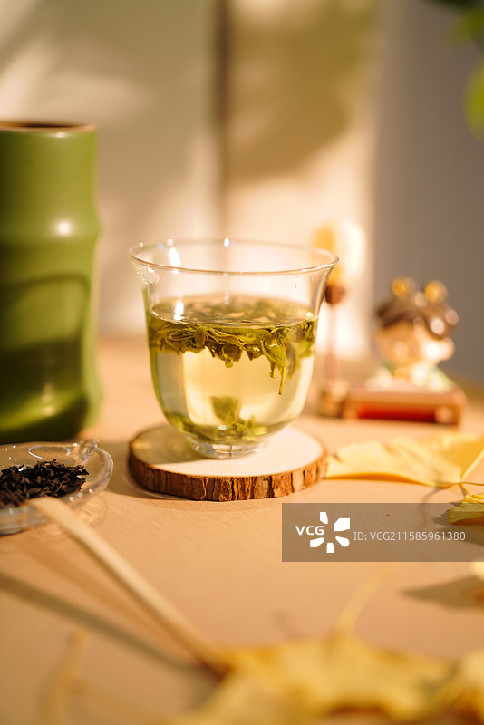 绿茶浸泡过程特写图片素材