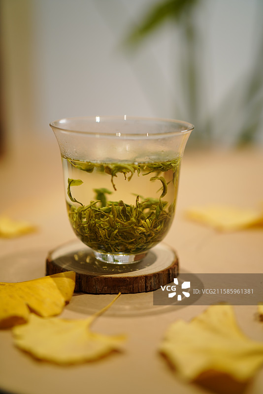 绿茶浸泡过程特写图片素材