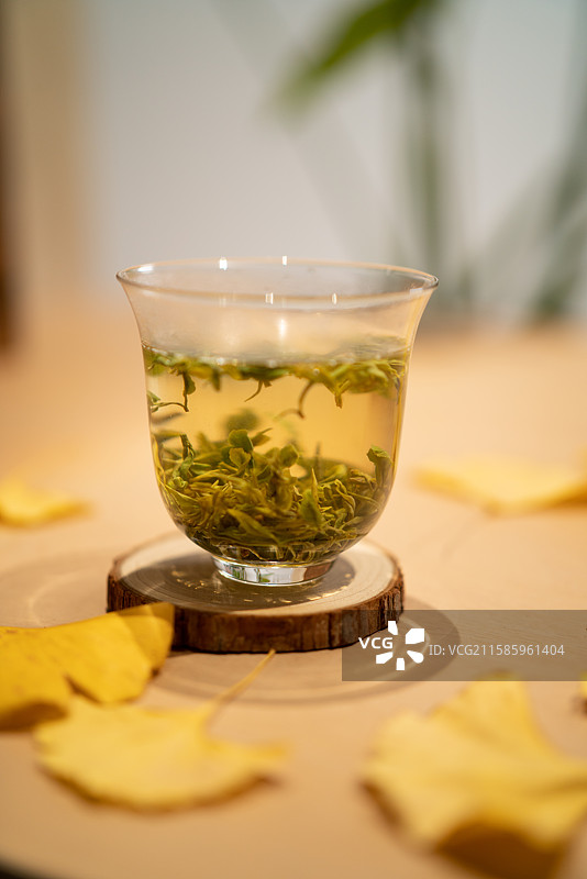 绿茶浸泡过程特写图片素材