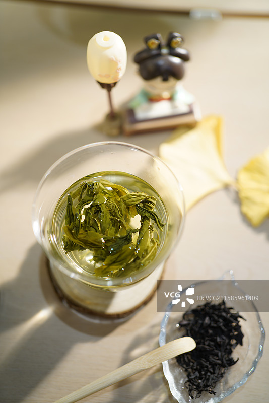 绿茶浸泡过程特写图片素材