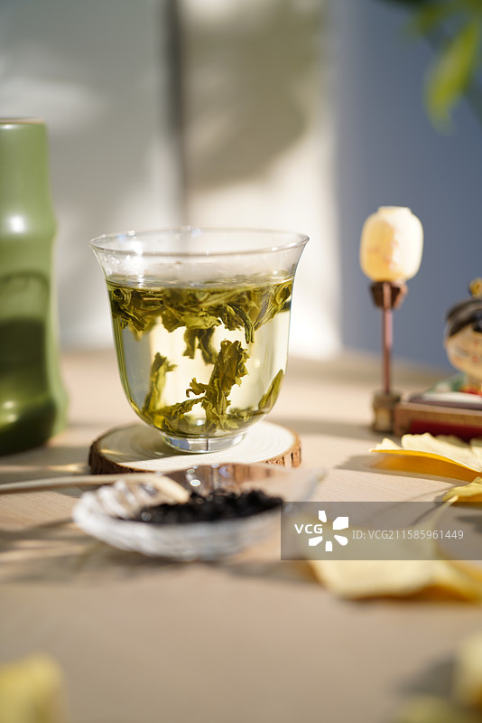 绿茶浸泡过程特写图片素材