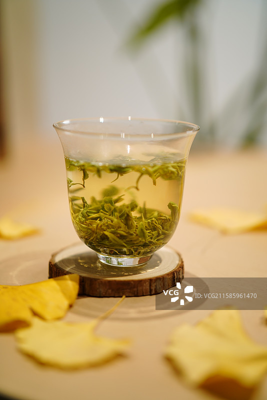 绿茶浸泡过程特写图片素材