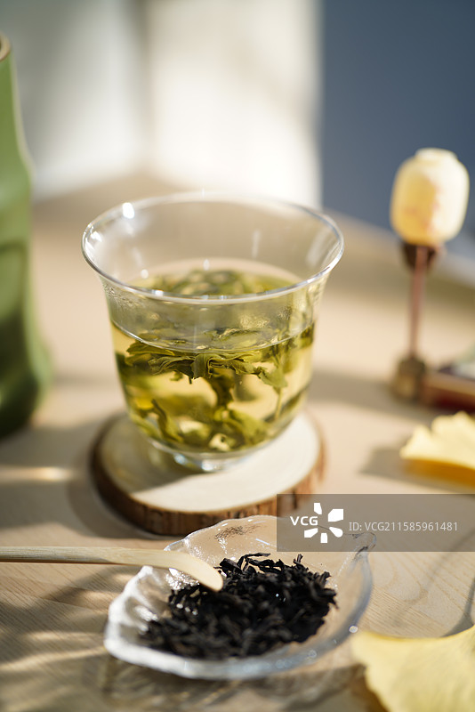 绿茶浸泡过程特写图片素材