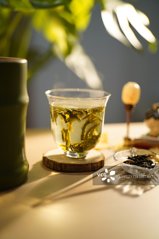 绿茶浸泡过程特写图片素材