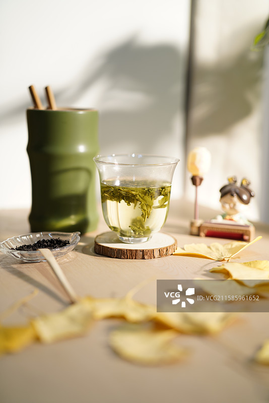 绿茶浸泡过程特写图片素材