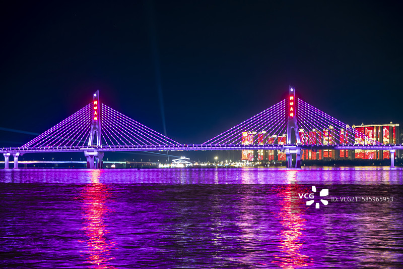 北江之夜—清远洲心大桥图片素材