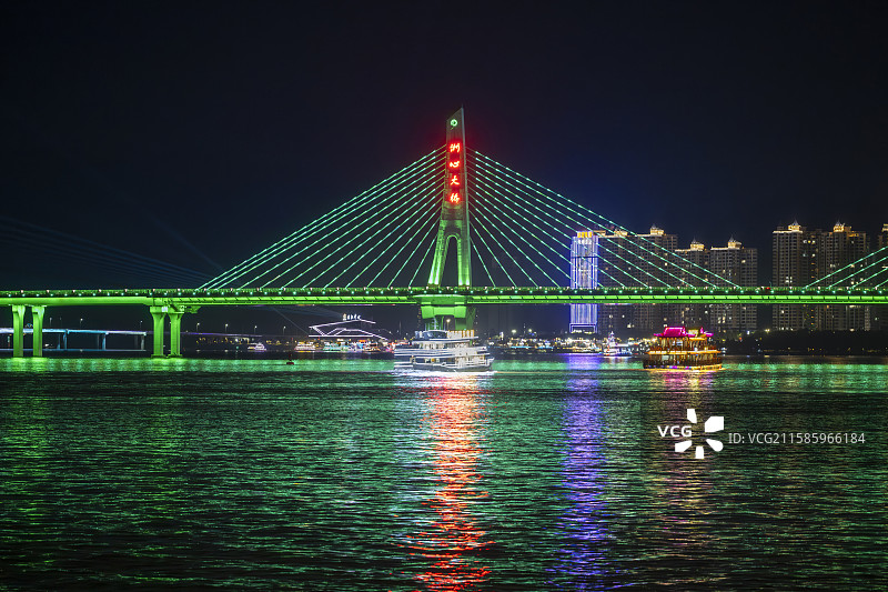 北江之夜—清远洲心大桥图片素材